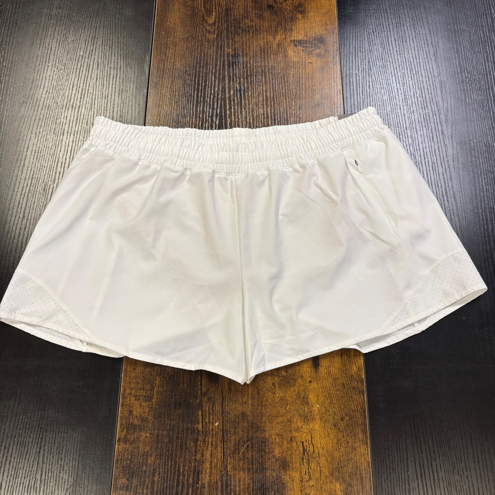 NWT CALIA Run Collection Mid-Rise Infinity Short White Relaxed Fit L 3in Inseam